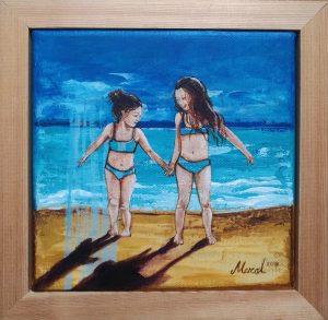 sahilde iki minik kız